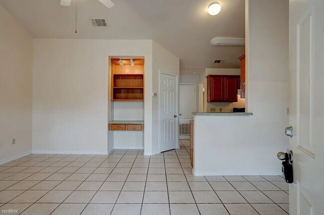 Building Photo - "Cozy 1-Bedroom Retreat in San Marcos – Perfectly Sized at 651 Sq Ft on Burleson Street!"