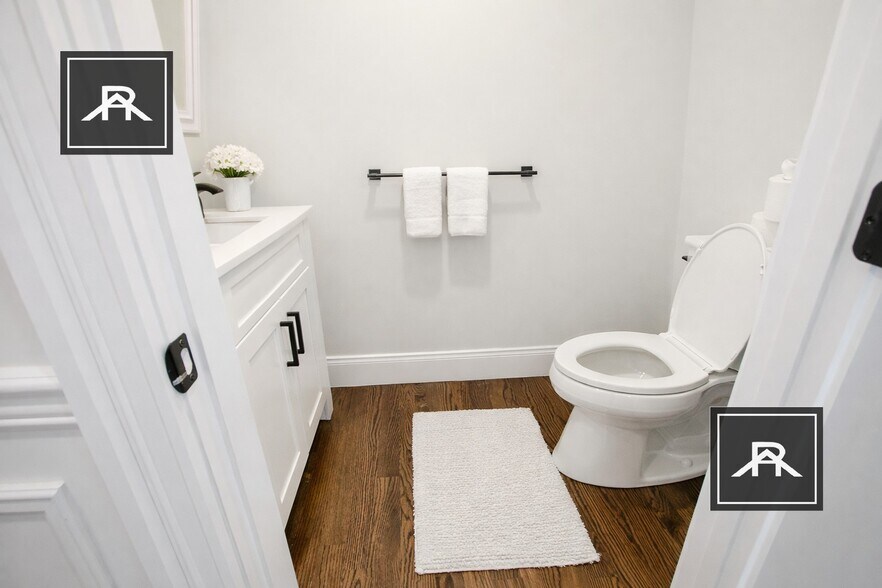 Building Photo - 128 Longwood Ave