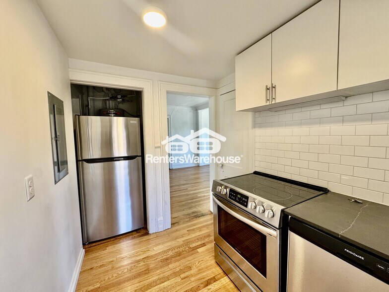 Building Photo - 2807 Grand Ave