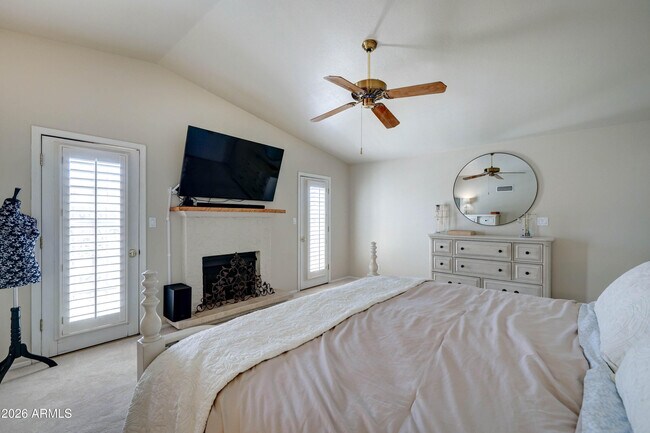 Building Photo - 2511 E Shaw Butte Dr