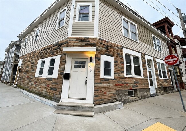 Building Photo - 303 Carter St