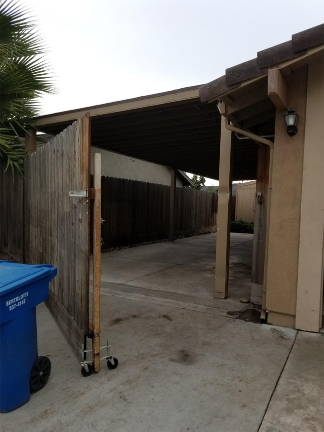 Building Photo - 3408 Moonview Dr