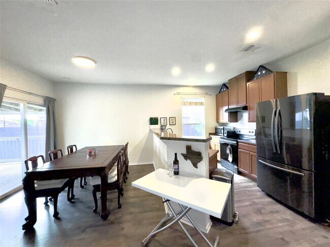 Building Photo - 6117 Toye Dr