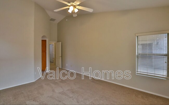 Building Photo - 1593 E Wildhorse Pl