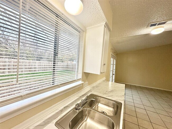 Building Photo - 7221 Ellington Cir