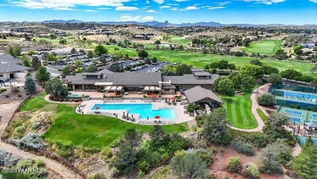 Building Photo - 1109 S Lakeview Dr