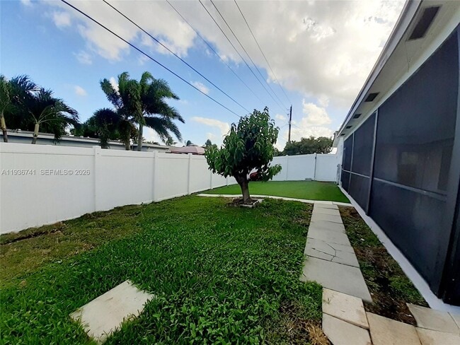 Building Photo - 2109 N Park Rd