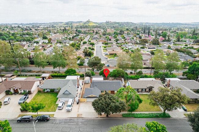 Building Photo - Beautifully Renovated 3BR/2BA Single-Story...