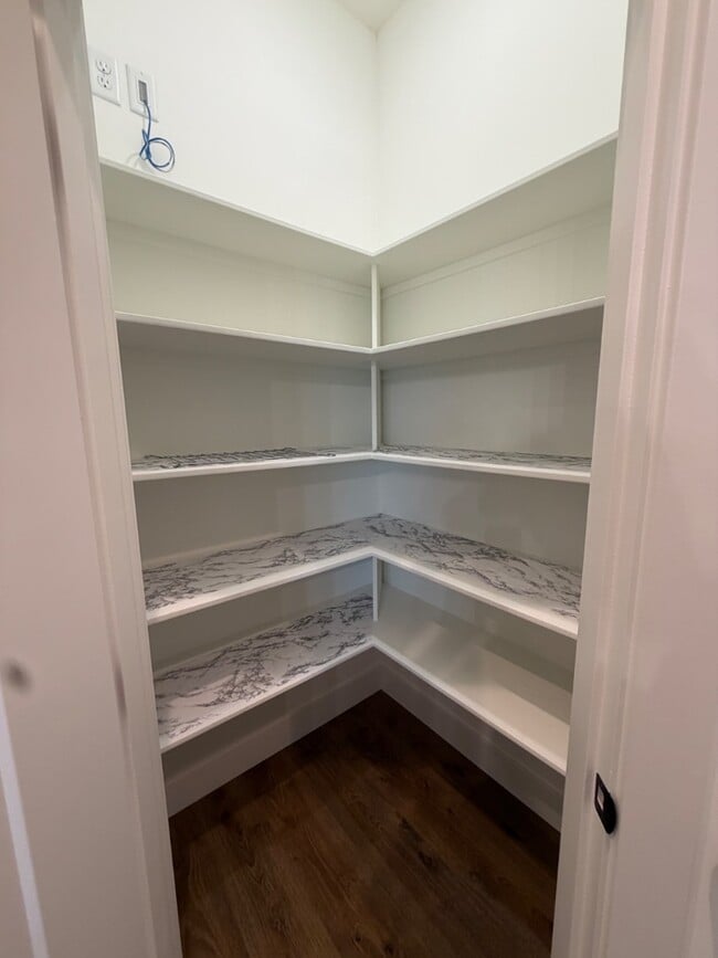 Building Photo - 307 Talons Dr