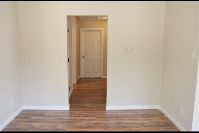 Building Photo - 4839 Ventura Ln