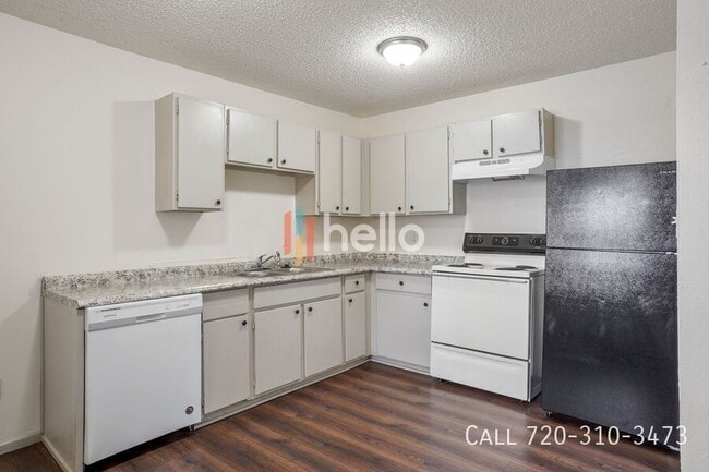 Primary Photo - 984 E Saxony Dr
