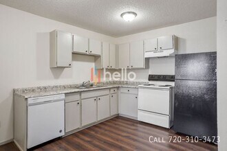 Building Photo - 984 E Saxony Dr
