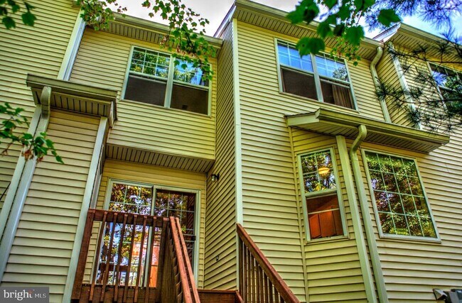 Building Photo - 12 Taft Ct