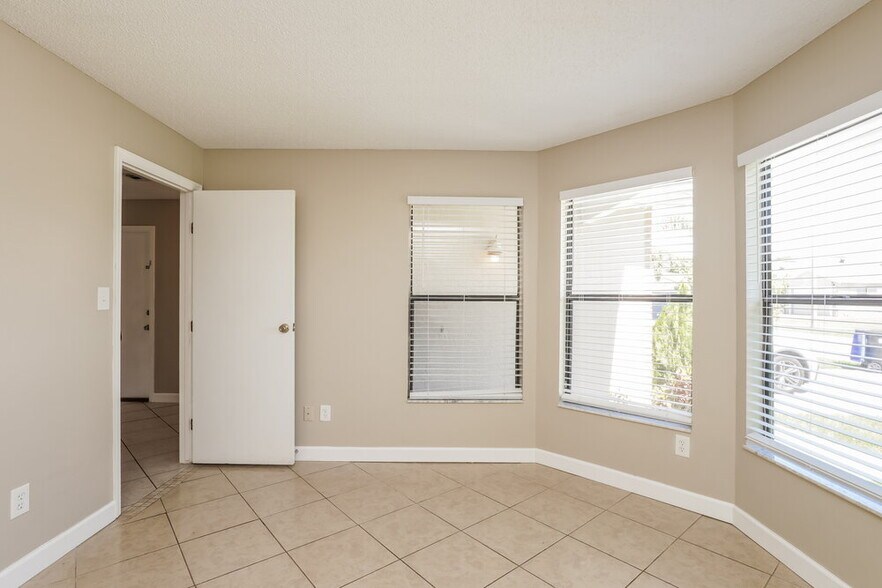 Building Photo - 3422 Burlington Dr