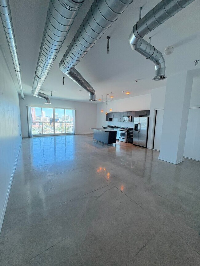 Building Photo - Downtown loft-living at its best - unfurnished loft