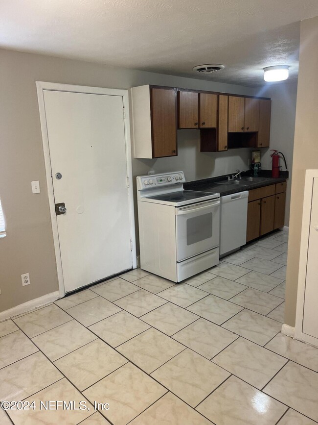 Building Photo - 1760 Mindanao Dr