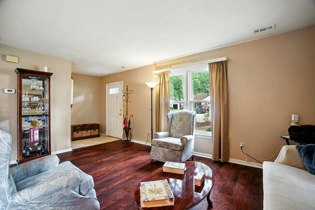 Building Photo - 1308 Summerset Ct