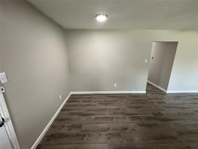 Building Photo - 2434 Lakeshore Dr