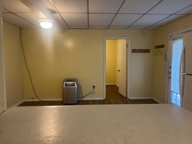 Building Photo - 8 Vine Ln