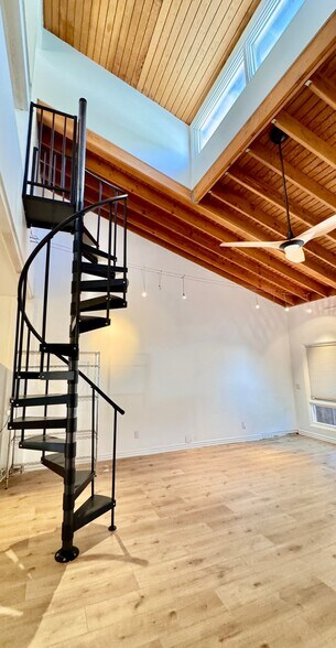 Building Photo - 3337 Alta Laguna Blvd