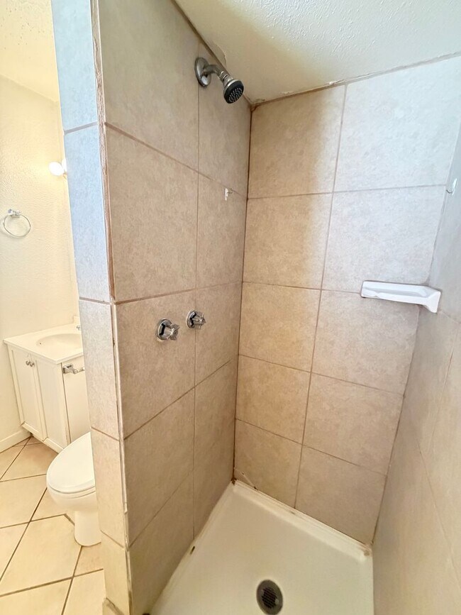 Building Photo - 3 Bedroom Gem with large bonus room and RV gate! No HOA