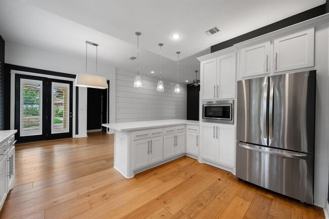 Building Photo - 13708 Golden Wave Loop