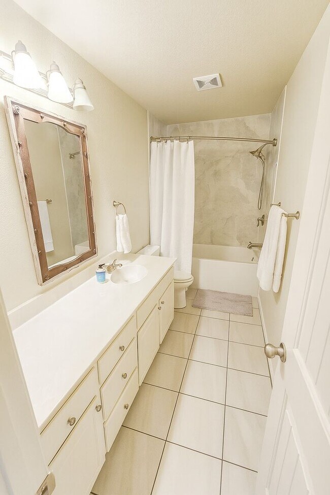 Building Photo - 5 Bedroom, 2.5 bath in Killeen