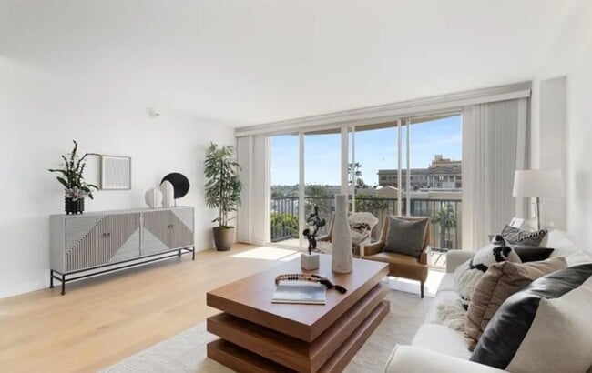 Building Photo - 2-Bedroom, 2-Bathroom Home in Prime Long B...