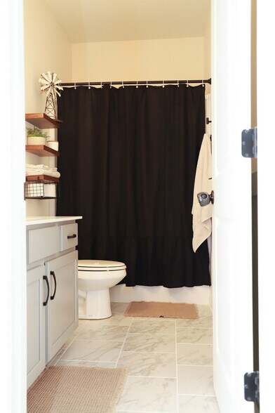 Building Photo - 810 Tiger Trl