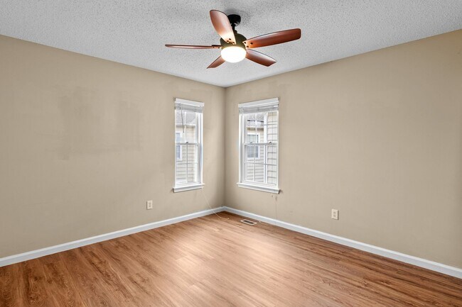 Building Photo - Stunning 2-bed condo in Virginia Beach