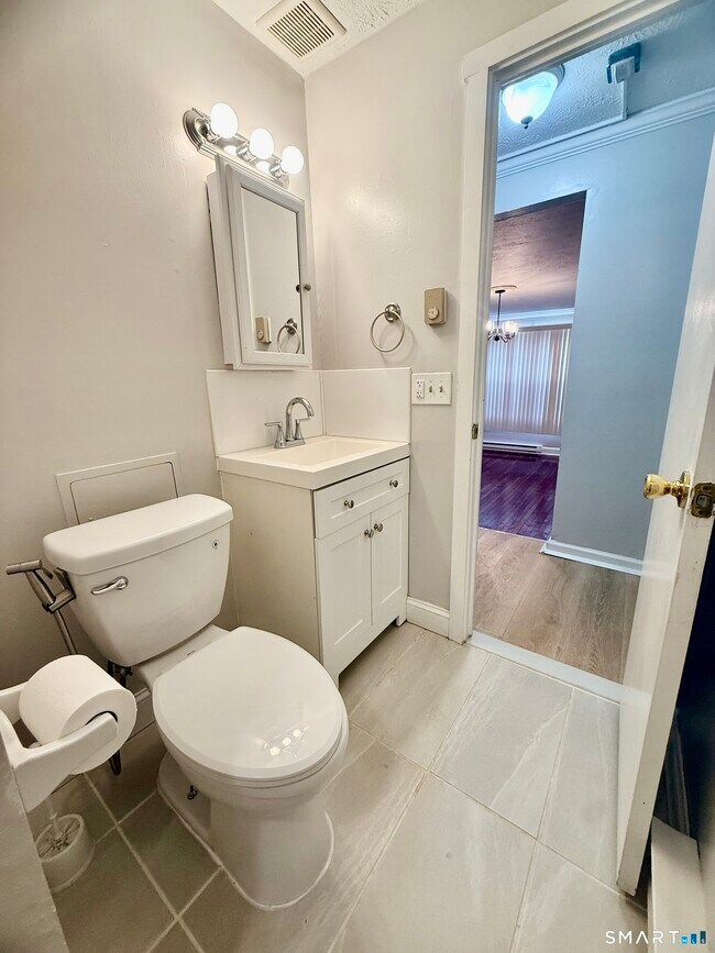 Building Photo - 801 Pleasant Valley Rd