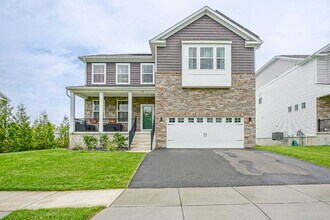 Building Photo - 32 Westmont Dr