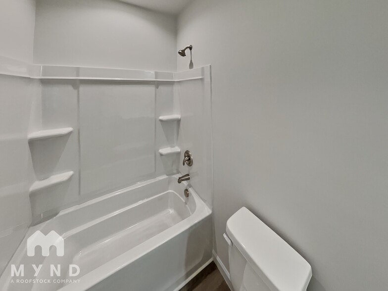 Building Photo - 220 E Boston Ave