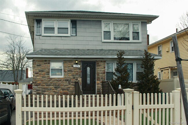 Building Photo - 121 Nassau Blvd