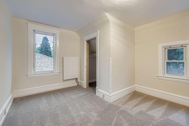 Building Photo - 2939 Russell Ave N