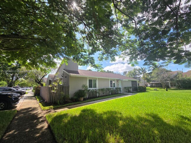 Building Photo - 15798 Woodgate Ct