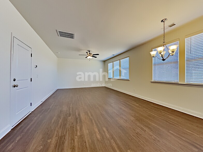Building Photo - 130 Hamilton Park Dr