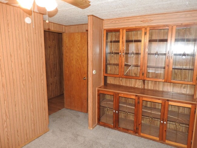 Building Photo - Corner Lot