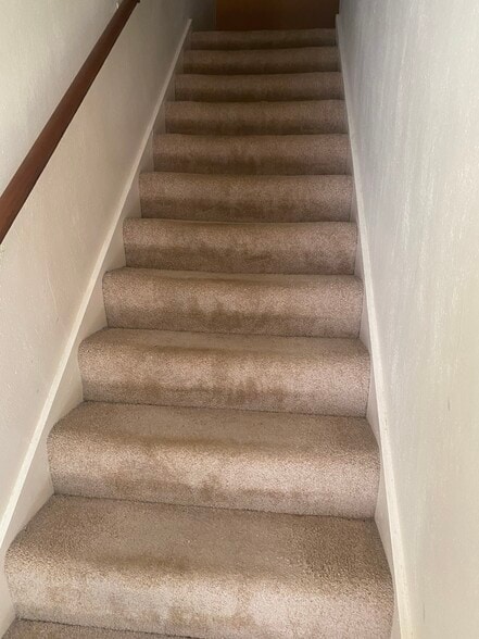 Steps to second floor - 3880 Staffordshire Ln