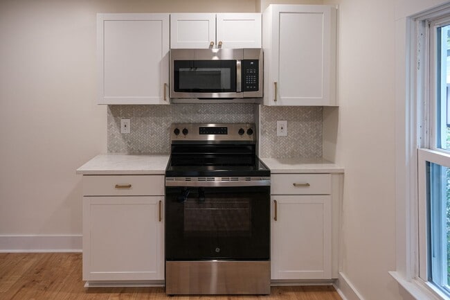 Building Photo - Charming 2BR/1BA Home in the West End Hist...