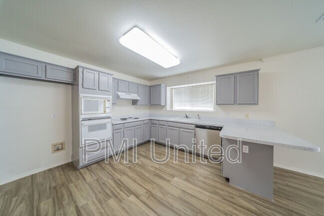 Building Photo - 2758 Red Oak Dr