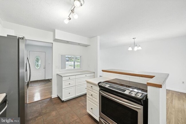 Building Photo - 18202 Macrae Ct