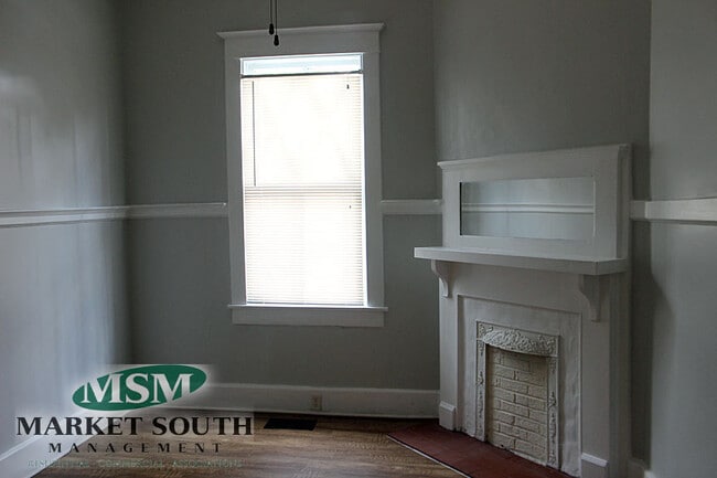 Building Photo - NEWLY RENOVATED 3 BEDROOM ON HABERSHAM/ E32