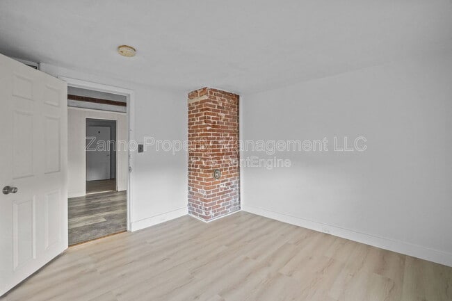 Building Photo - 35 Bowen St