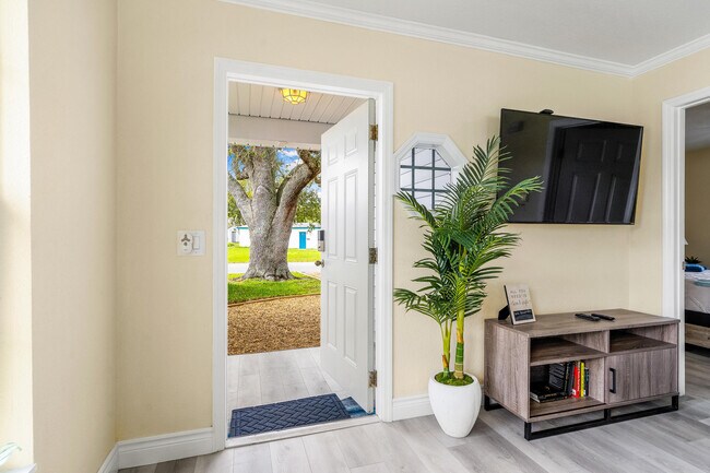 Building Photo - 1510 3rd Ct