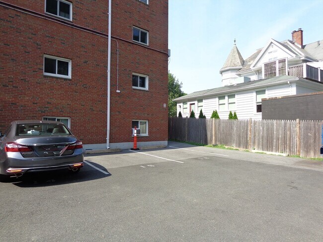 Building Photo - 183 Mt Auburn St