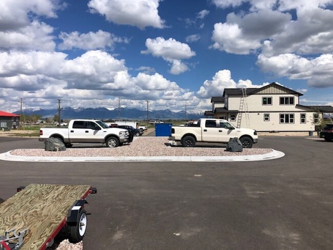 Building Photo - Newly Constructed 3 Bedroom Home in Manhat...