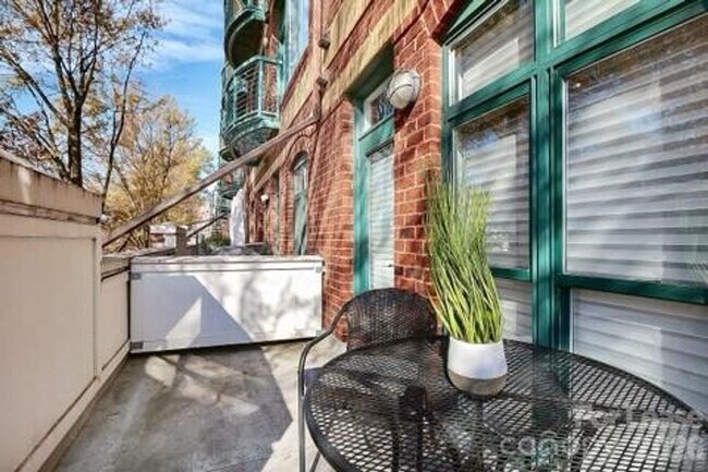 Building Photo - 115 E Park Ave