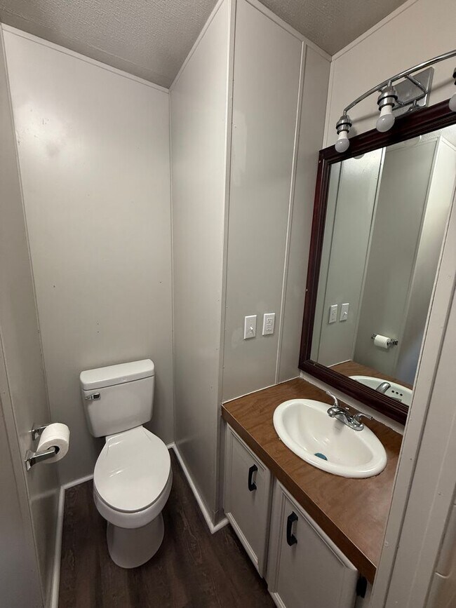 Building Photo - Welcome Home!! 2/2 Newly Renovated Mobile ...