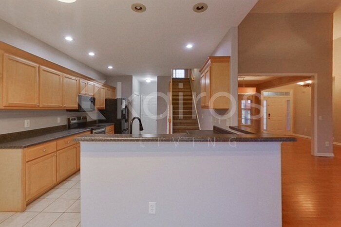 Building Photo - 605 Sophia Ct